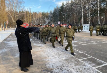 Иерей Сергий Мансуров благословил военнослужащих на начало нового учебного периода